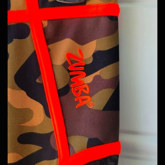 ZUMBA CAMOUFLAGE LEGGINS NEW WITH tag PRICE FIRM THANKS - Picture 2 of 4
